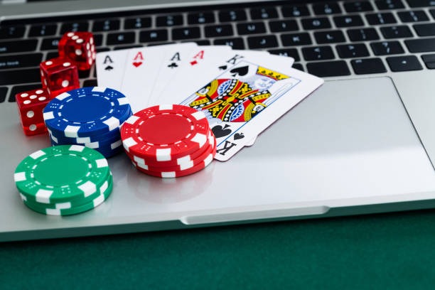 qqtopan platform interface showing slot games and sportsbook integration